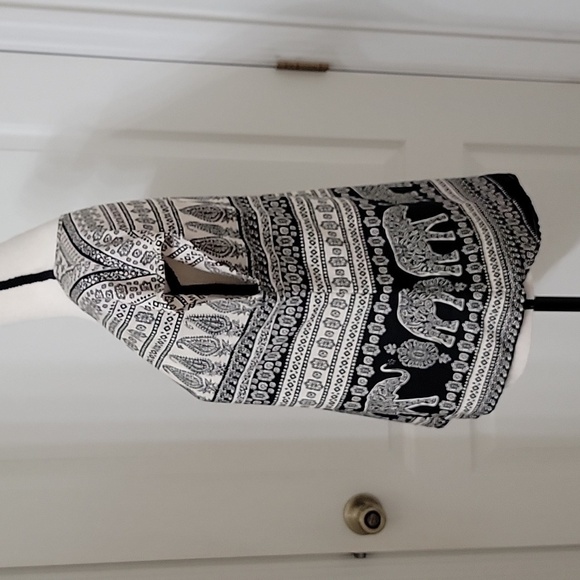 Live 4 Truth Size M Black and Cream Boho Paisley Pattern Blouse with Elephants - Picture 4 of 12